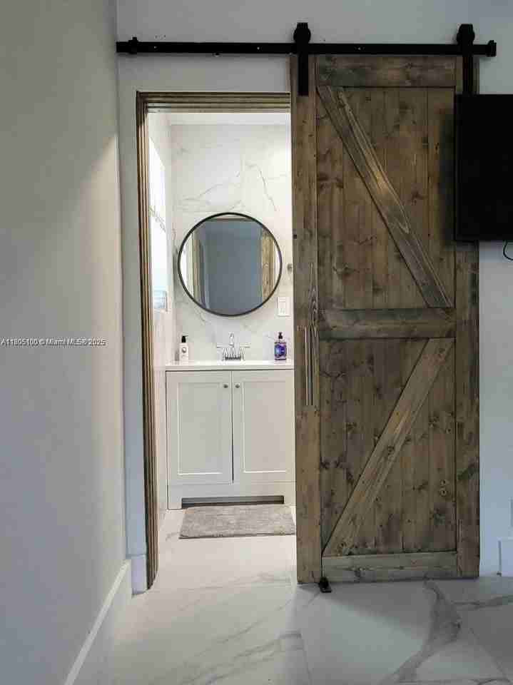 900 Sw 31st St - Photo 7 of 14