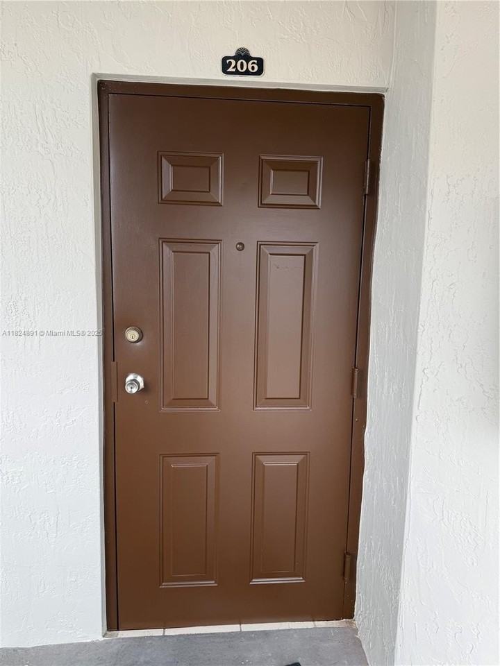 1536 Se 25th St #206 - Photo 2 of 16