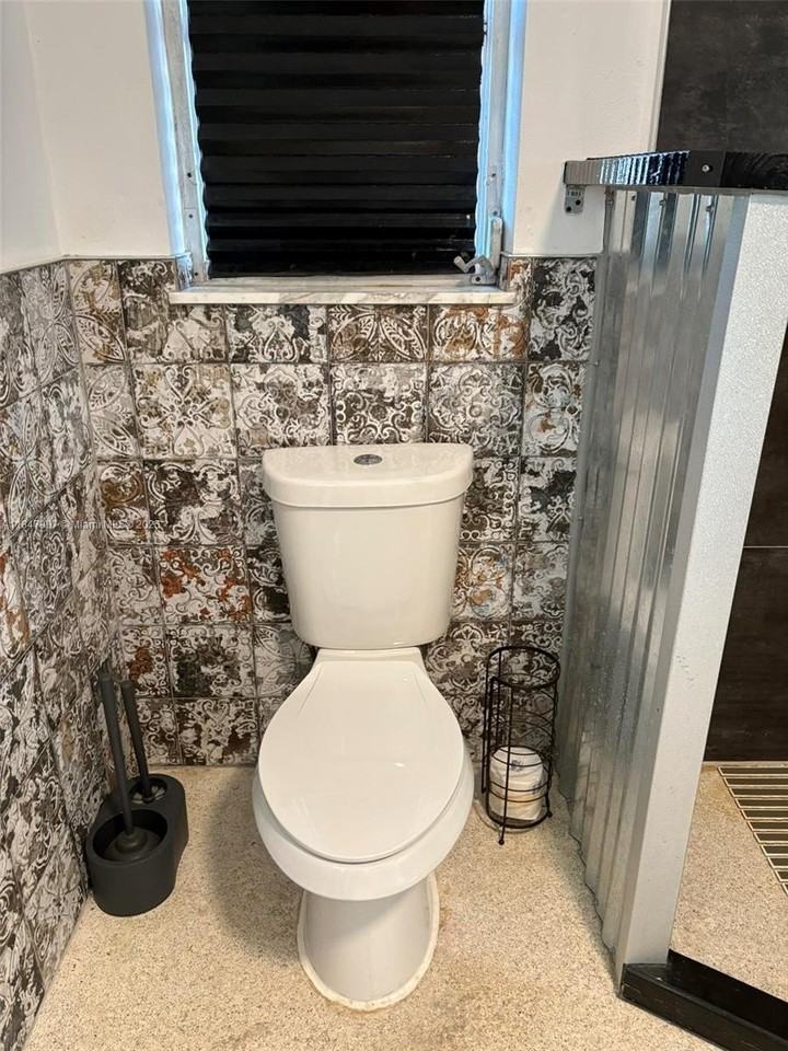 6003 S Indian River Dr - Photo 6 of 9