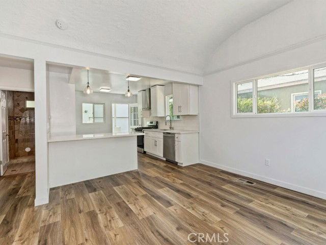 242 W Elmwood Ave - Photo 7 of 8