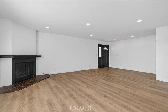 1653 5th St - Photo 4 of 7