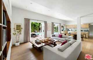 160 Beloit Ave - Photo 4 of 8