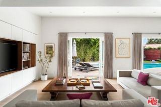 160 Beloit Ave - Photo 7 of 8