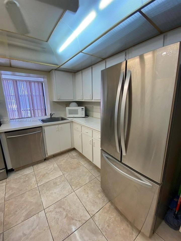 800 Parkview Dr #104 - Photo 6 of 30