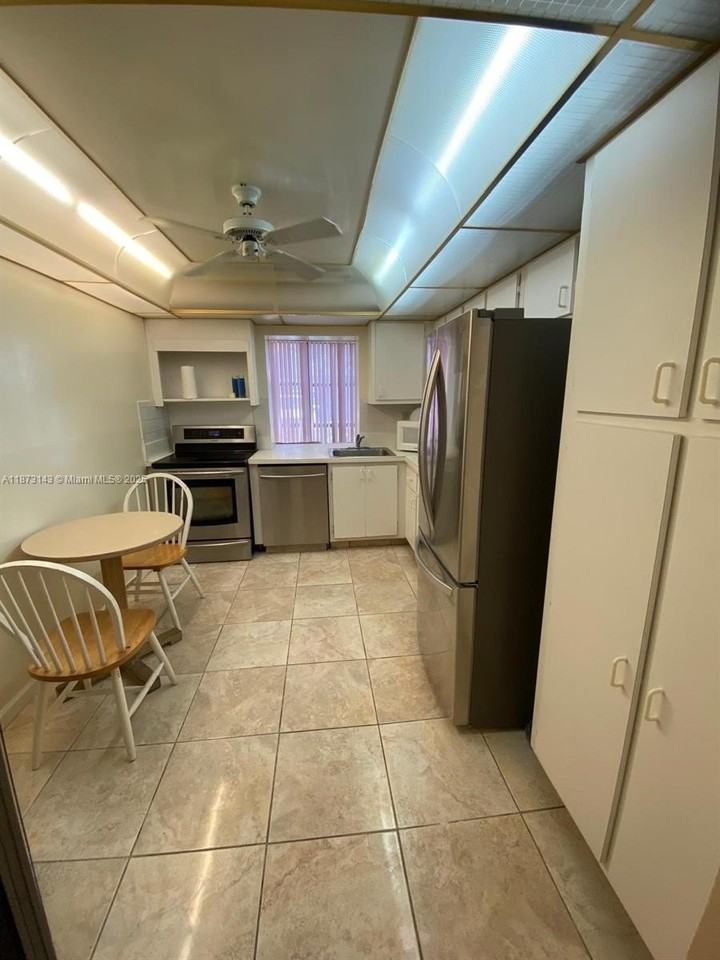 800 Parkview Dr #104 - Photo 7 of 30