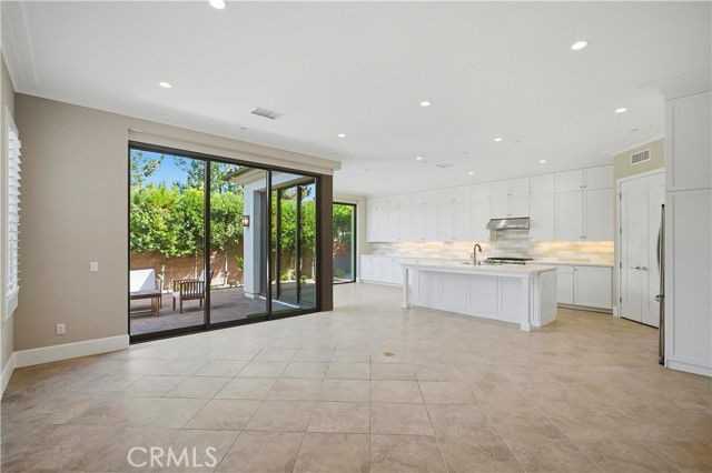 100 Viano - Photo 7 of 8