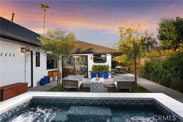 400 W Crystal View Ave - Photo 2 of 3