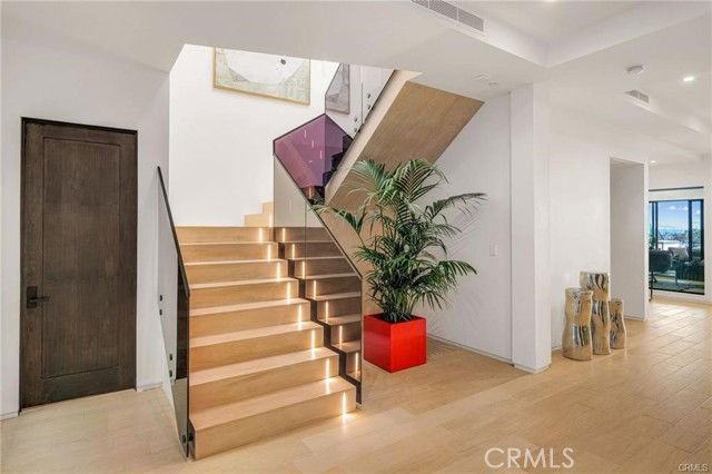 1207 Dolphin Ter - Photo 3 of 8