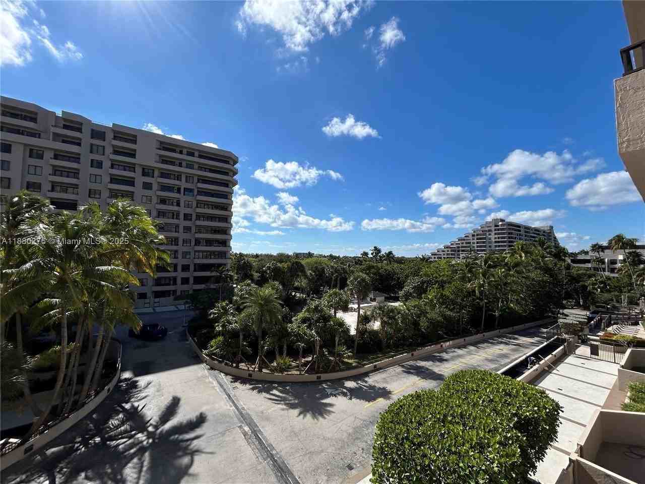 251 Crandon Blvd #424 - Photo 3 of 23