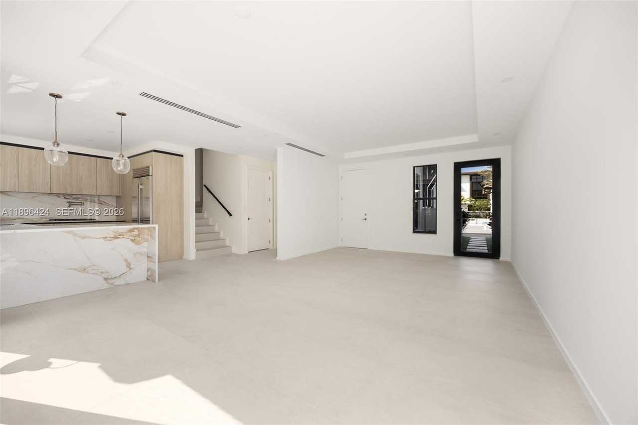 7498 Sw 100th St #8 - Photo 6 of 50