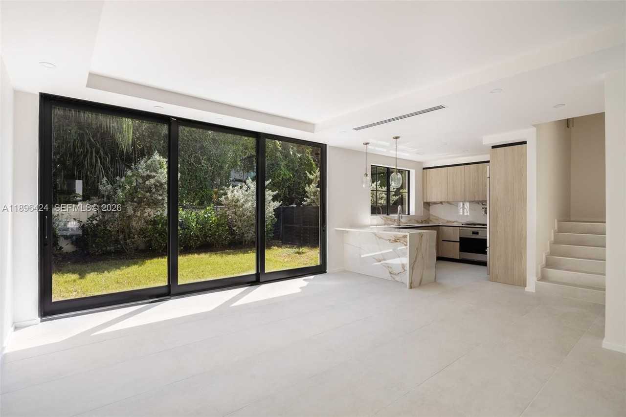 7498 Sw 100th St #8 - Photo 7 of 50