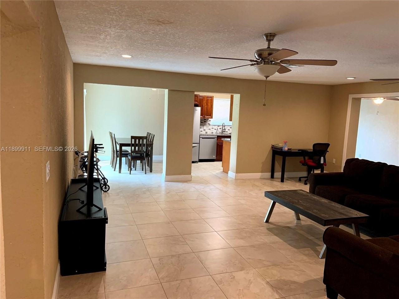 6407 Sw 5th St - Photo 5 of 50