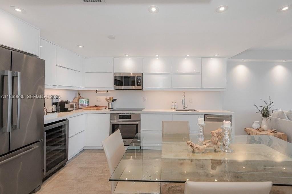 2301 Collins Ave #738 - Photo 5 of 33