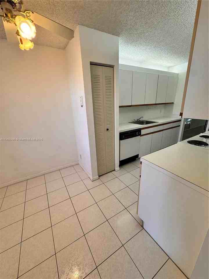 1251 Sw 125th Ave #208T - Photo 4 of 38