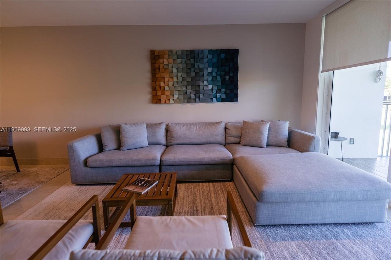 4017 N Cypress Dr #201 - Photo 4 of 44