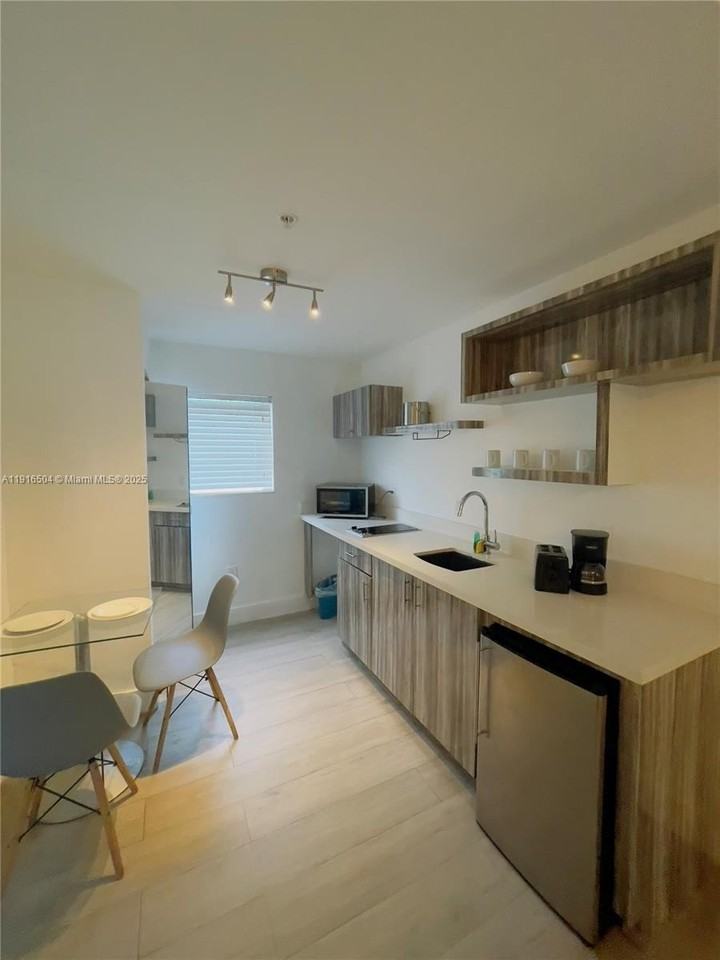 8320 Harding Ave #606 - Photo 4 of 6