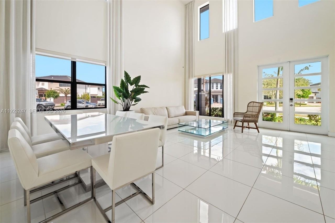 16060 Nw 89th Ct - Photo 4 of 38