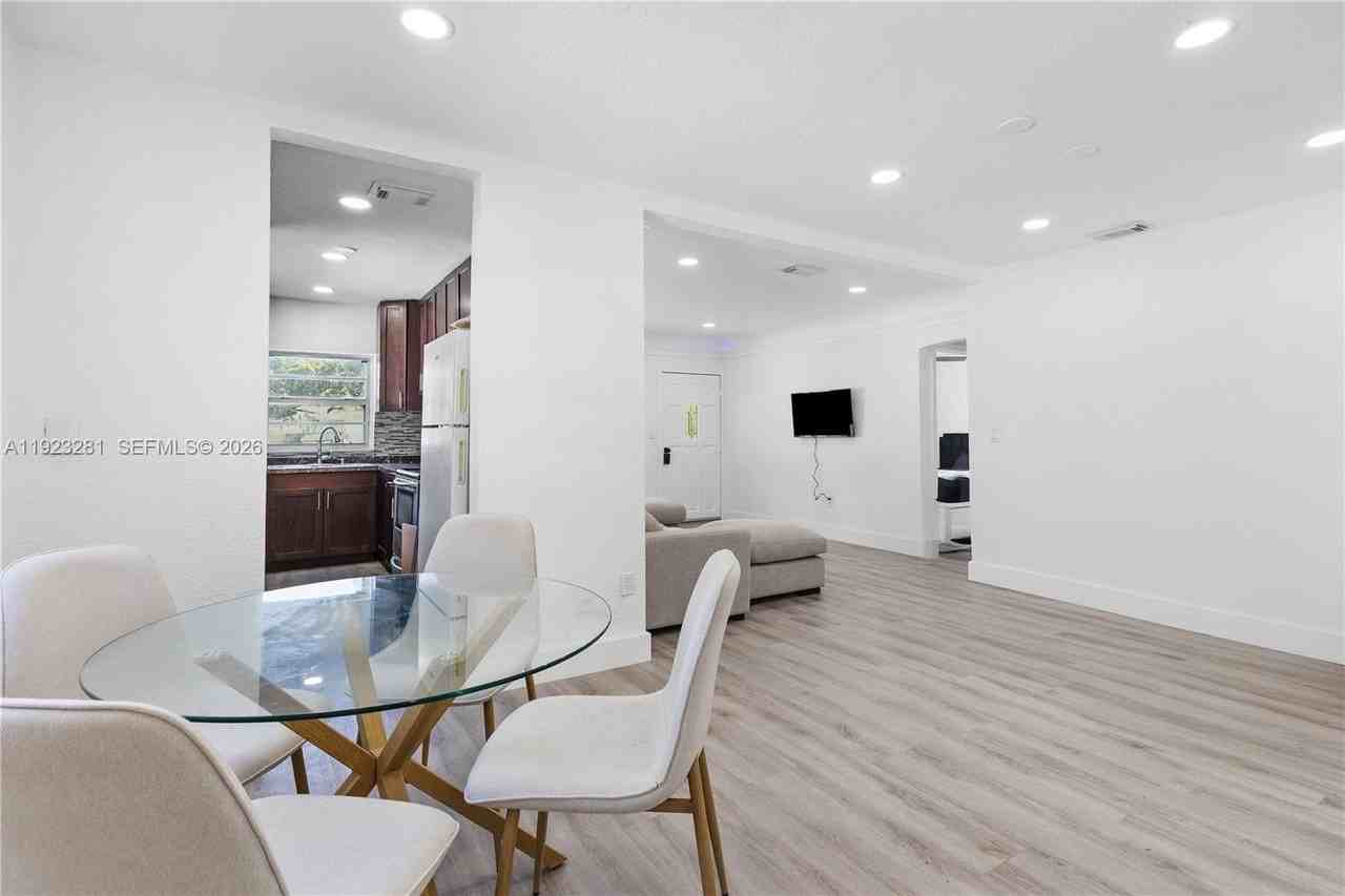 4030 Nw 1st Ave - Photo 7 of 27