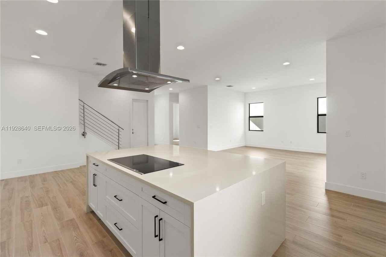 1419 Sw 23rd St #0 - Photo 5 of 17