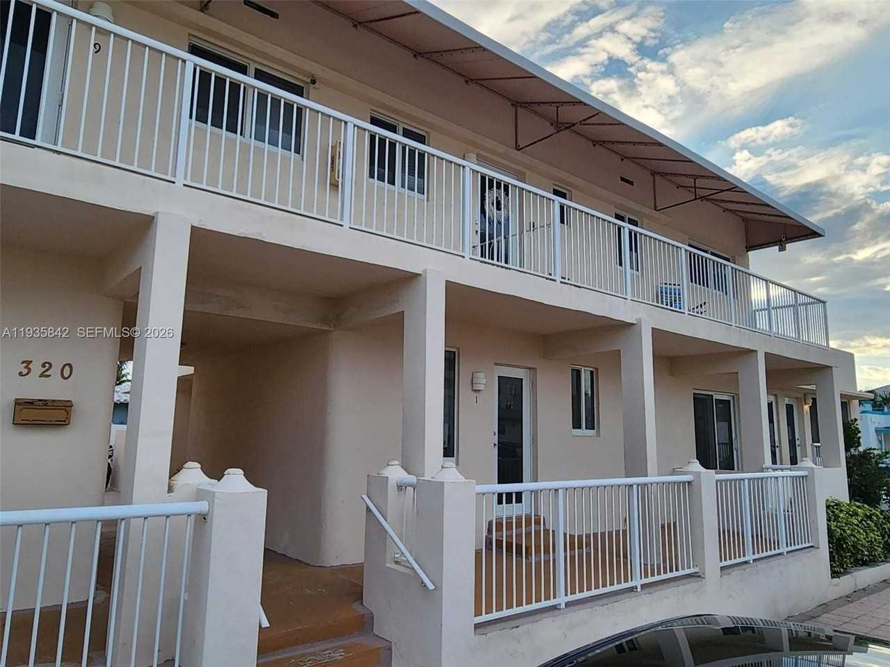 320 New York St #1 - Photo 2 of 10