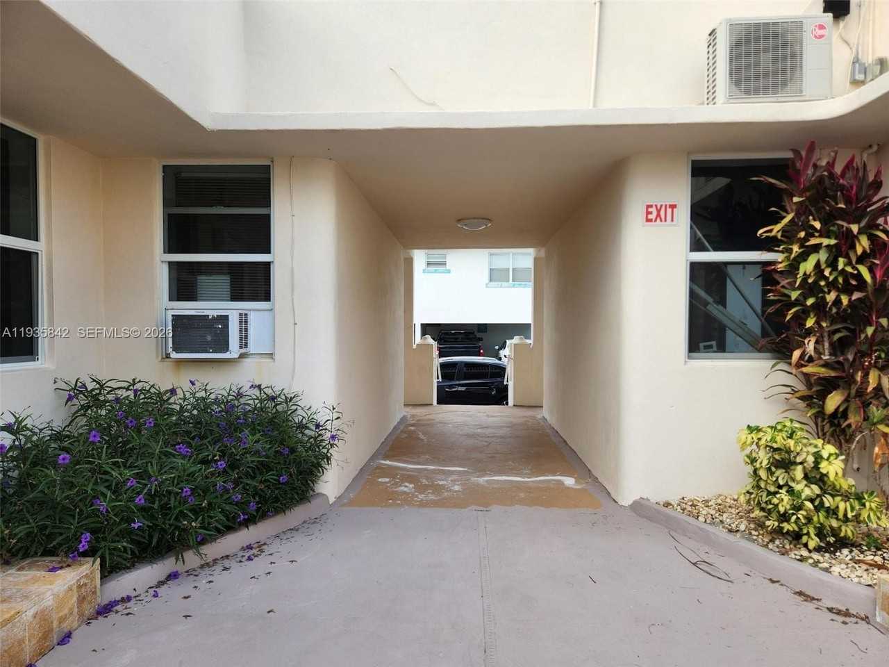 320 New York St #1 - Photo 6 of 10