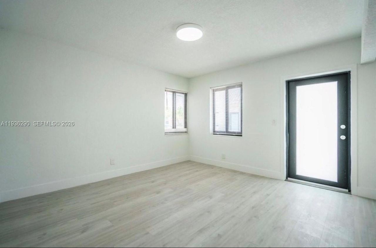 7927 Crespi Blvd #1 - Photo 3 of 9