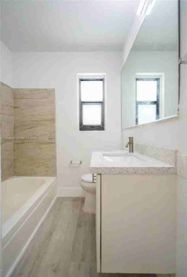 7927 Crespi Blvd #1 - Photo 6 of 9