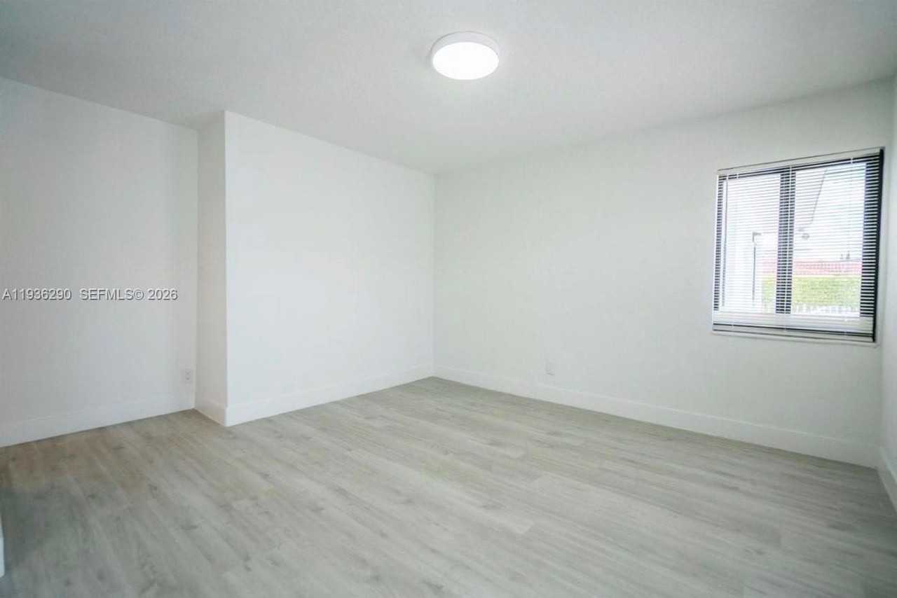 7927 Crespi Blvd #1 - Photo 7 of 9