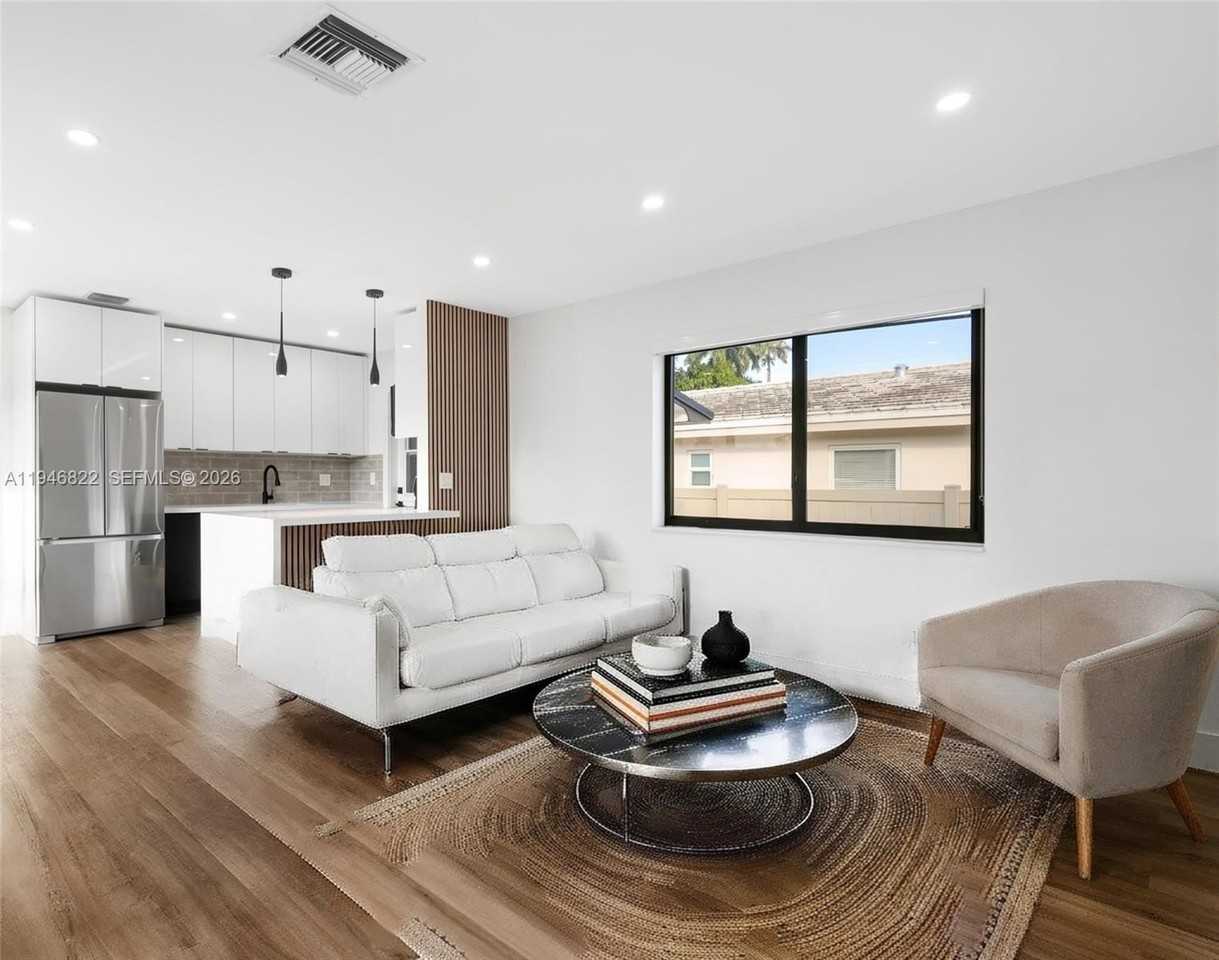 1201 N 16th Ave - Photo 6 of 38