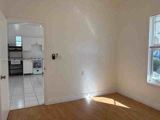 752 Nw 24th Ct #1 - Photo 6 of 8