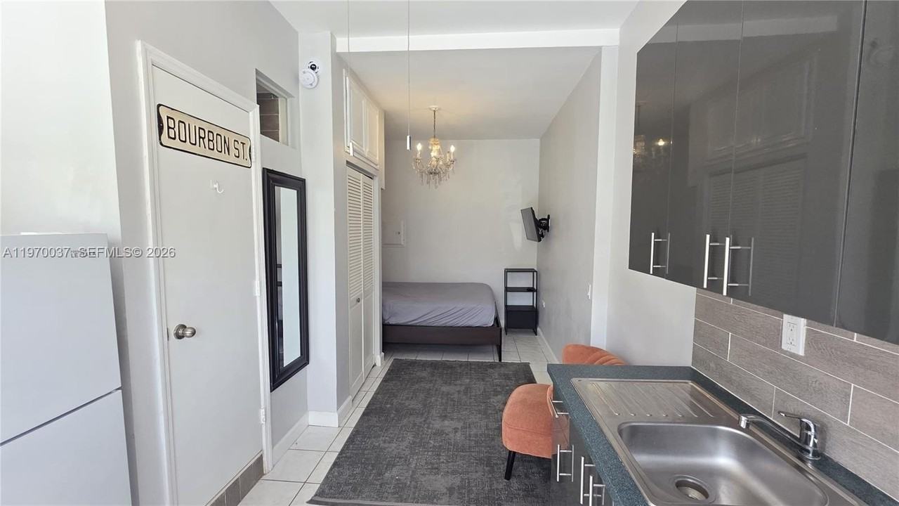 1105 Ne 119th St #A - Photo 7 of 11