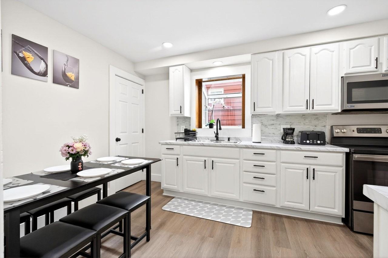 Phillips Ave - Photo 7 of 23