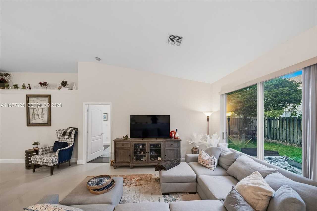 7862 Nw 62nd Ter #7862 - Photo 6 of 17