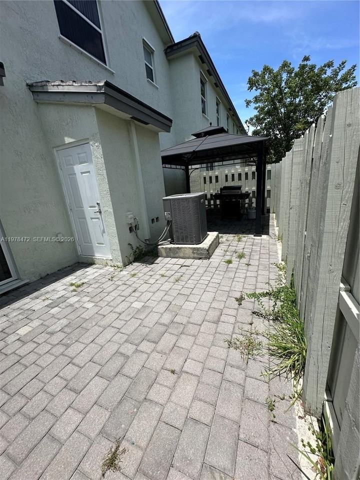 133 Se 28th Ter #8 - Photo 6 of 50