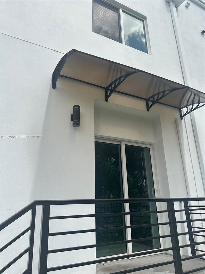 3300 Nw 19th Ave #1-2 - Photo 2 of 10