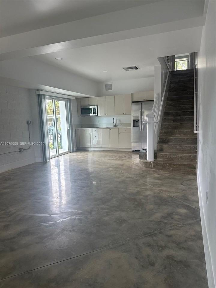 3300 Nw 19th Ave #1-2 - Photo 3 of 10