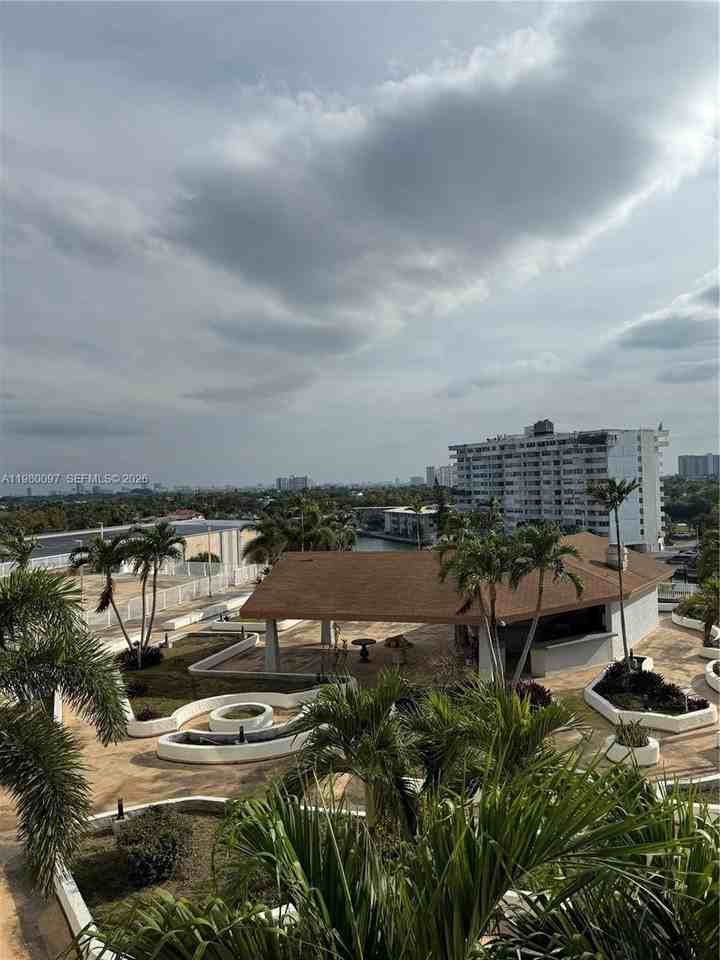 13499 Biscayne Blvd #606 - Photo 5 of 12