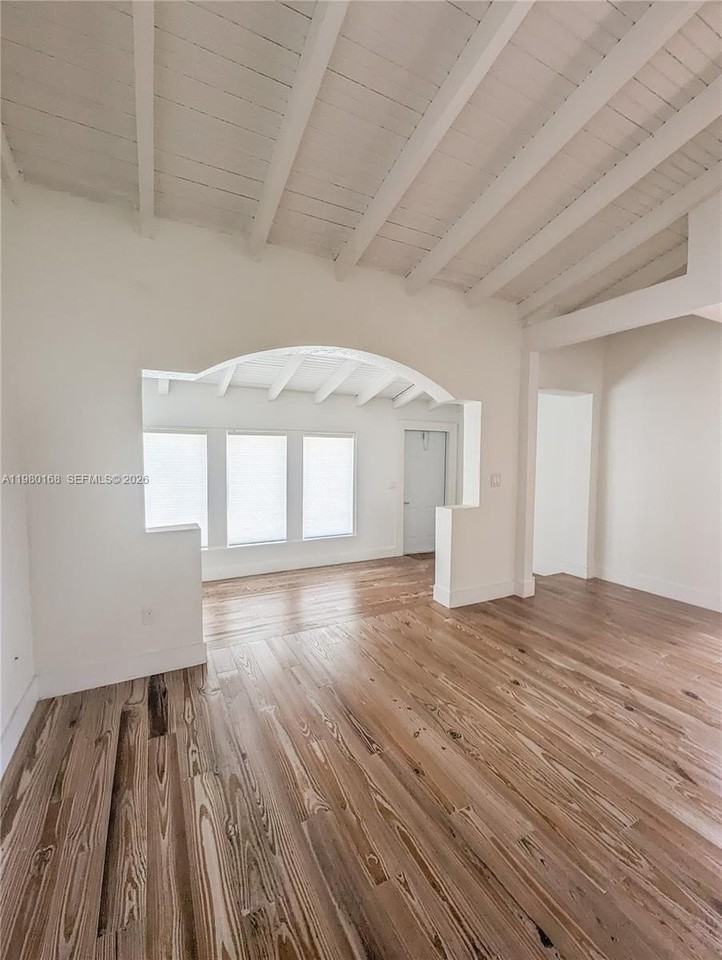 1719 Sw 15th St - Photo 2 of 13