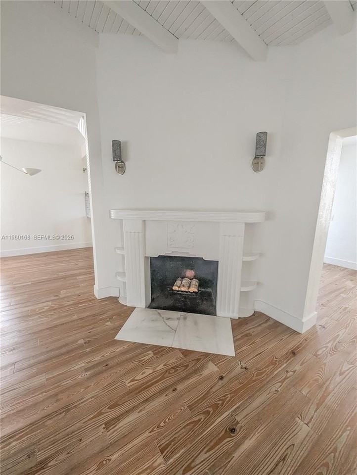 1719 Sw 15th St - Photo 5 of 13