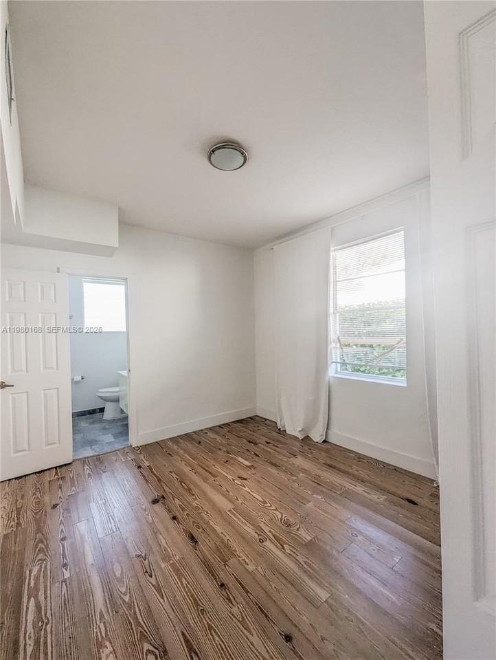 1719 Sw 15th St - Photo 7 of 13