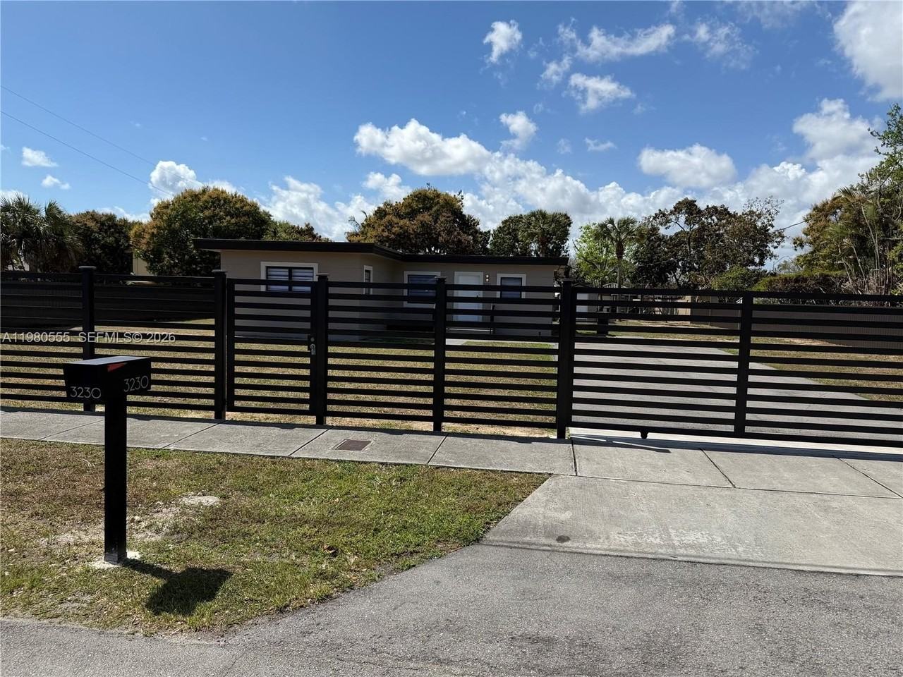 3230 Sw 98th Ave #0 - Photo 4 of 15