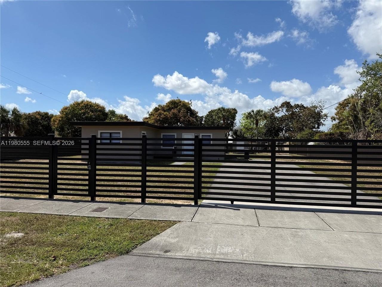 3230 Sw 98th Ave #0 - Photo 5 of 15