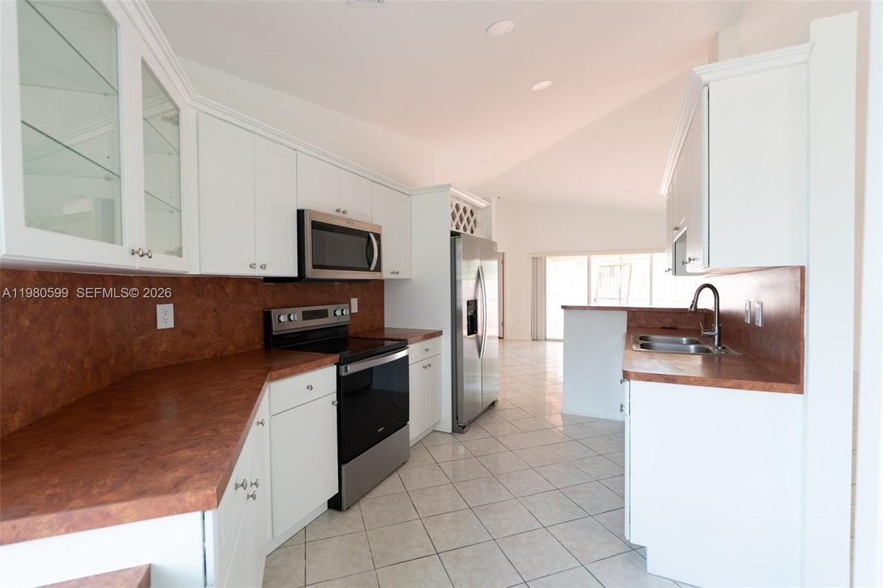 1851 Sw 122nd Pl #NA - Photo 4 of 14