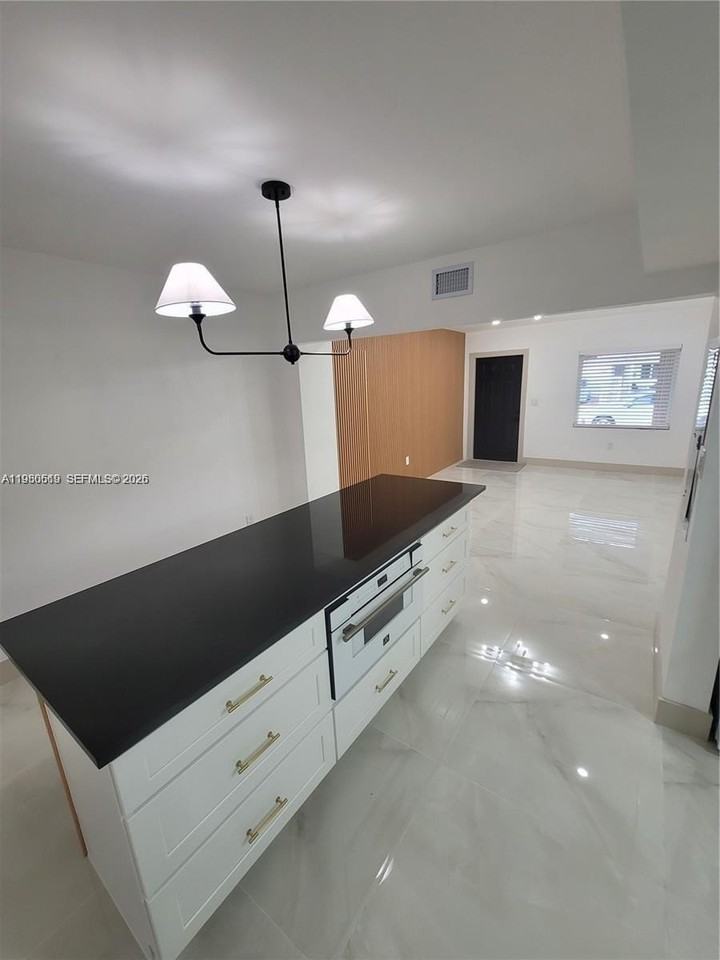 5410 Sw 2nd St - Photo 4 of 4