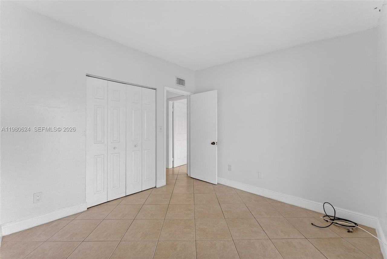 819 Ne 199th St #6-206 - Photo 4 of 12