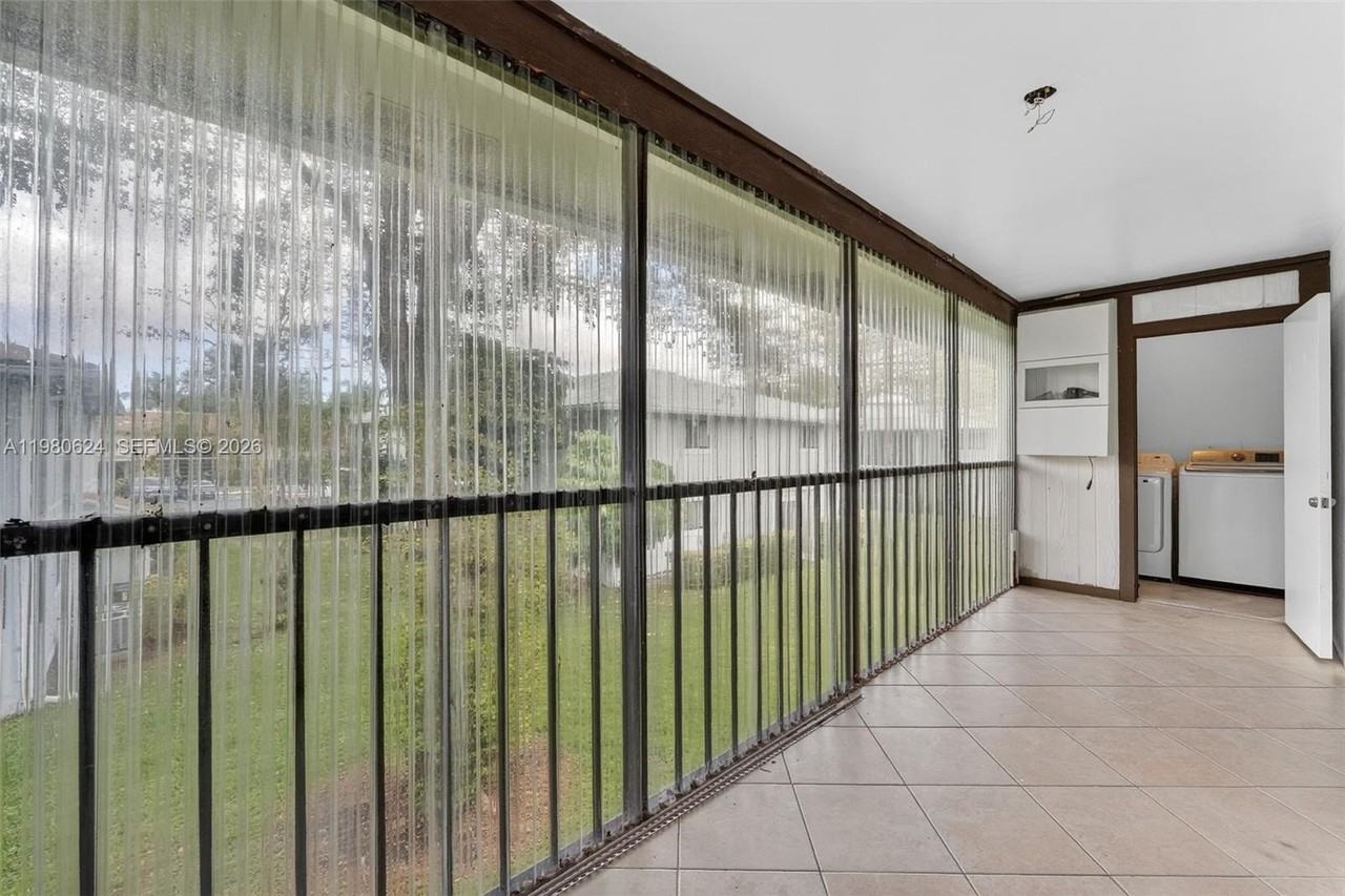 819 Ne 199th St #6-206 - Photo 7 of 12