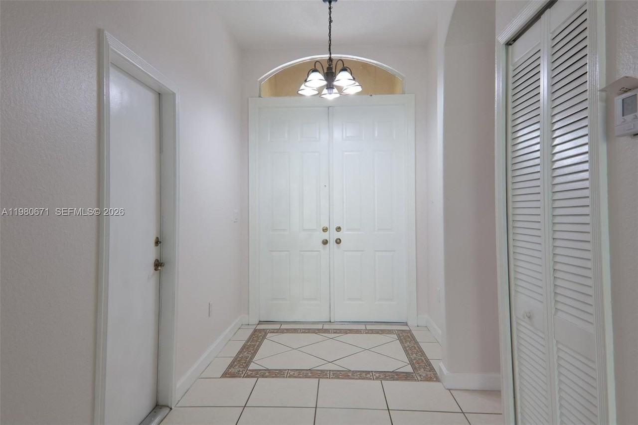 5321 Sw 130th Ter - Photo 2 of 20