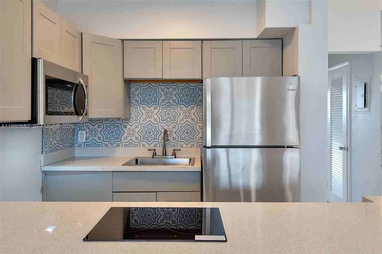 820 Sw 11th Ave #14B - Photo 5 of 20