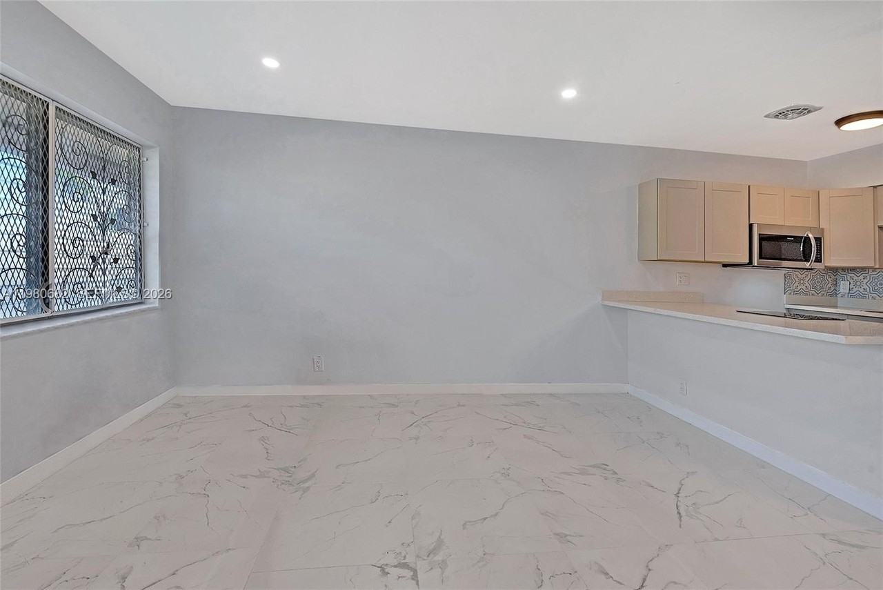 820 Sw 11th Ave #14B - Photo 7 of 20