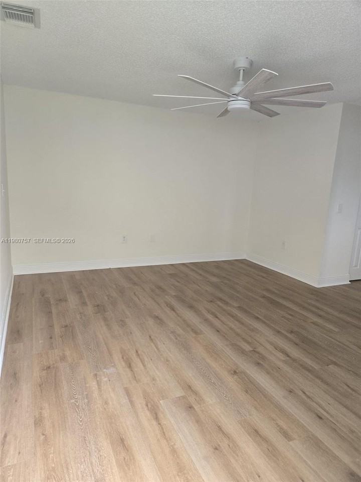 11250 Sw 138th St #11250 - Photo 2 of 18